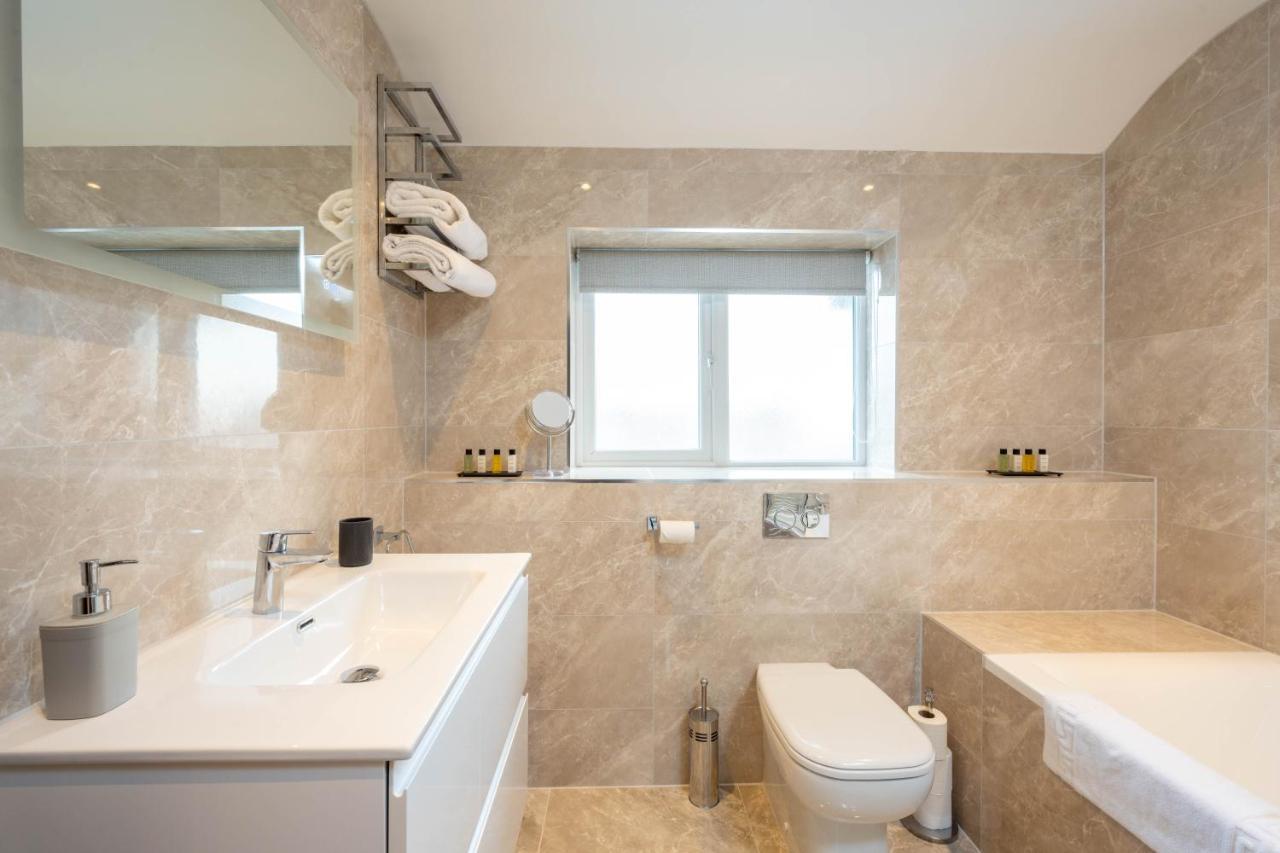 The Oaklands - Luxury Spacious 6-Bed, Near Solihull, Birmingham City, Jlr, Nec, Airport, Resorts World, Hs2 Exterior photo